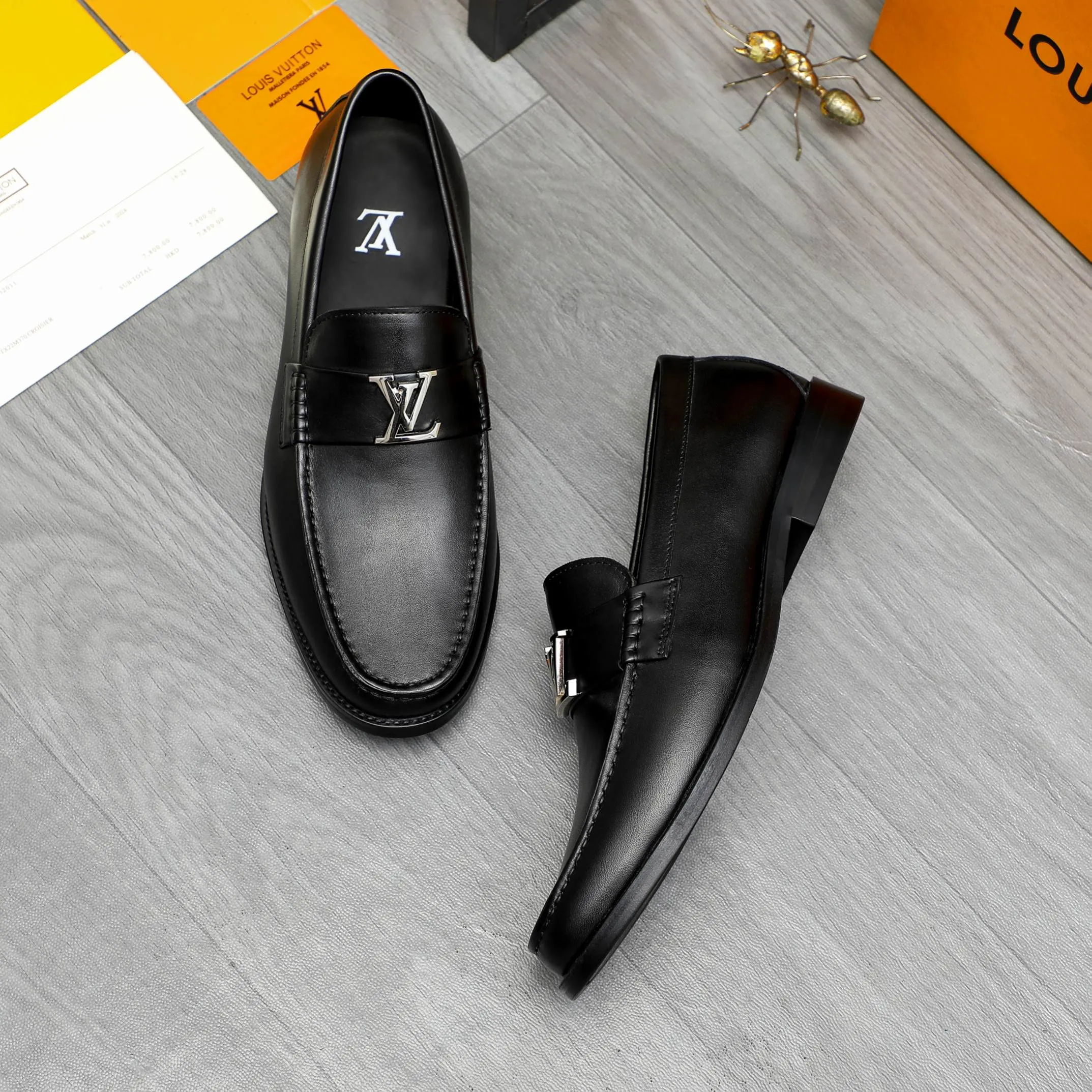 Men's shoes 💰442 Product trademark: LV "Louis Vuitton" business slip-on leather shoes Regular size: 38-46 (45.46 custom-made, non-returnable) Product materials: Selected high-quality cowhide upper, cowhide lining, original rubber outsole